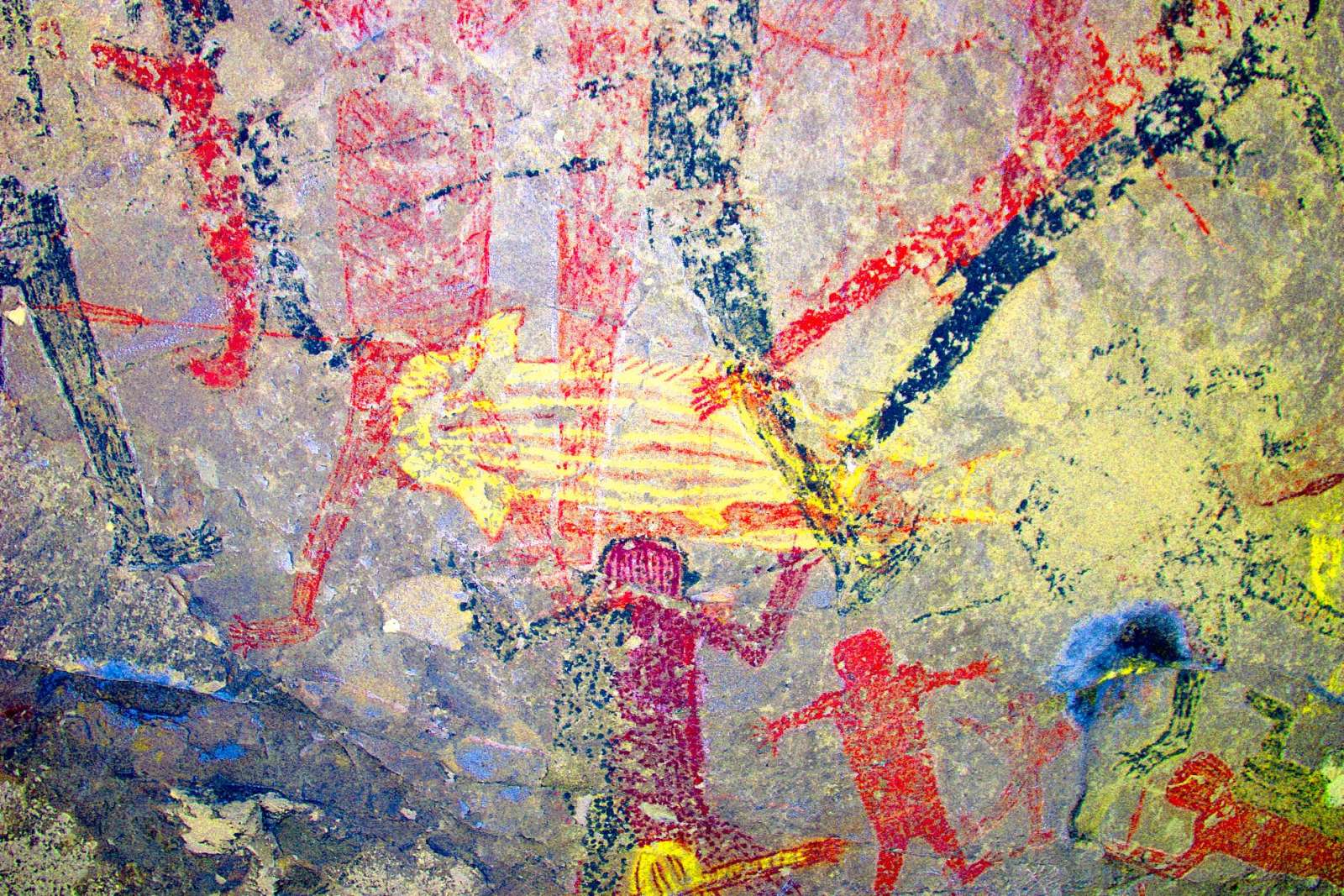 Red paint outlines the lower fin of the smaller fish.  The solid red mono to the right of the polka dot mono has shoulder pads. There are many monos in this cave with shoulder pads. (LDS)