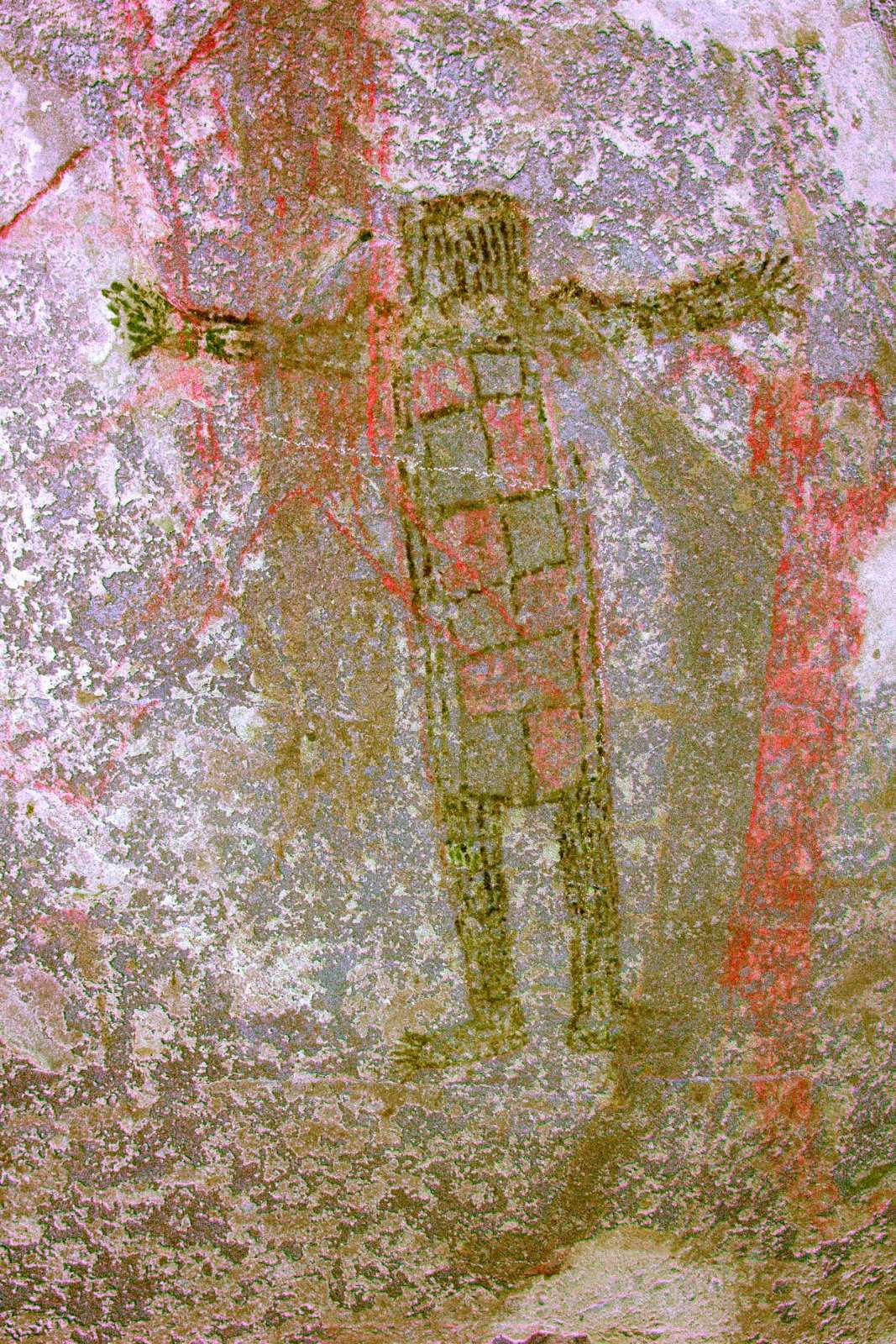 Details of the yellow drawing. Note the shoulder pads. "El cuadriculado"
	differs from a scarecrow (see later slides for examples) in the treatment of the head and arms. (YYE)