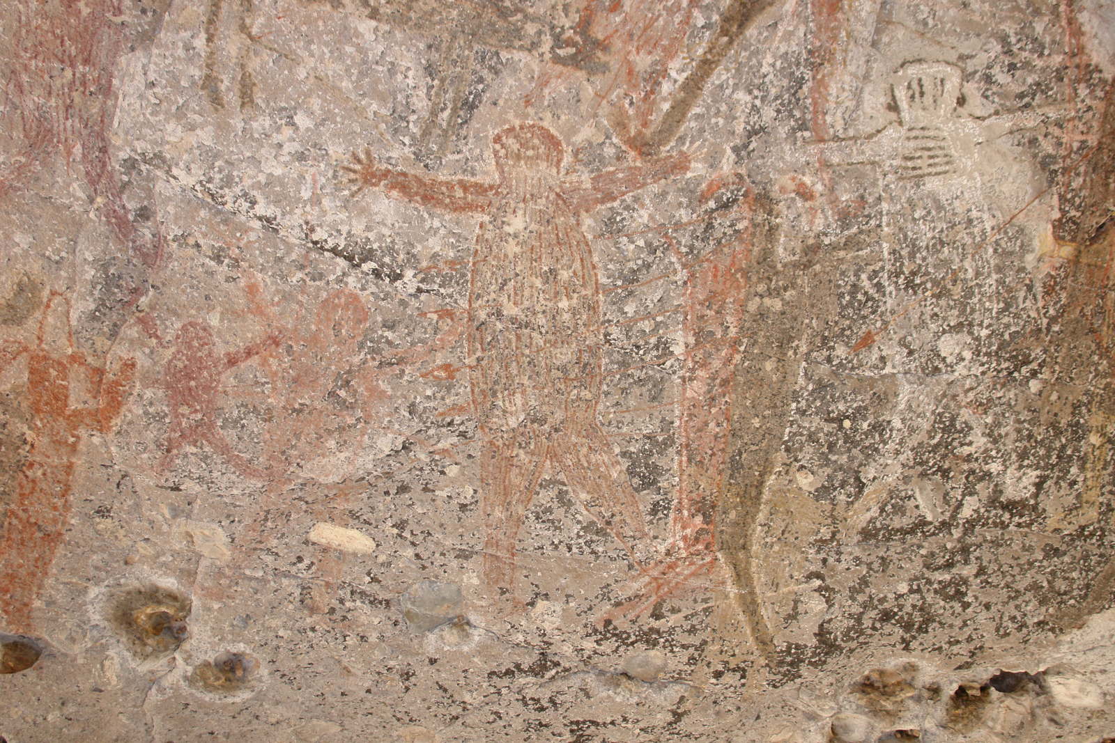 Another view of several monos that we have seen already.  The central mono has dark fingers on the left hand and white fingers on the right hand. Is this a precursor of the striking asymmetry of the red/black figures?